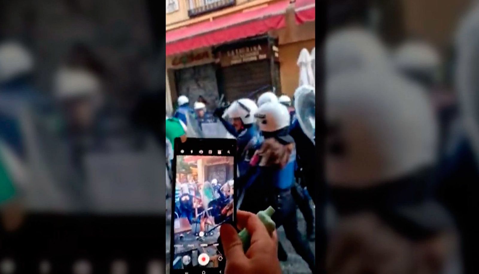 Los hinchas del Celtic la lían en el centro de la capital: cargas policiales antes del partido frente al Real Madrid