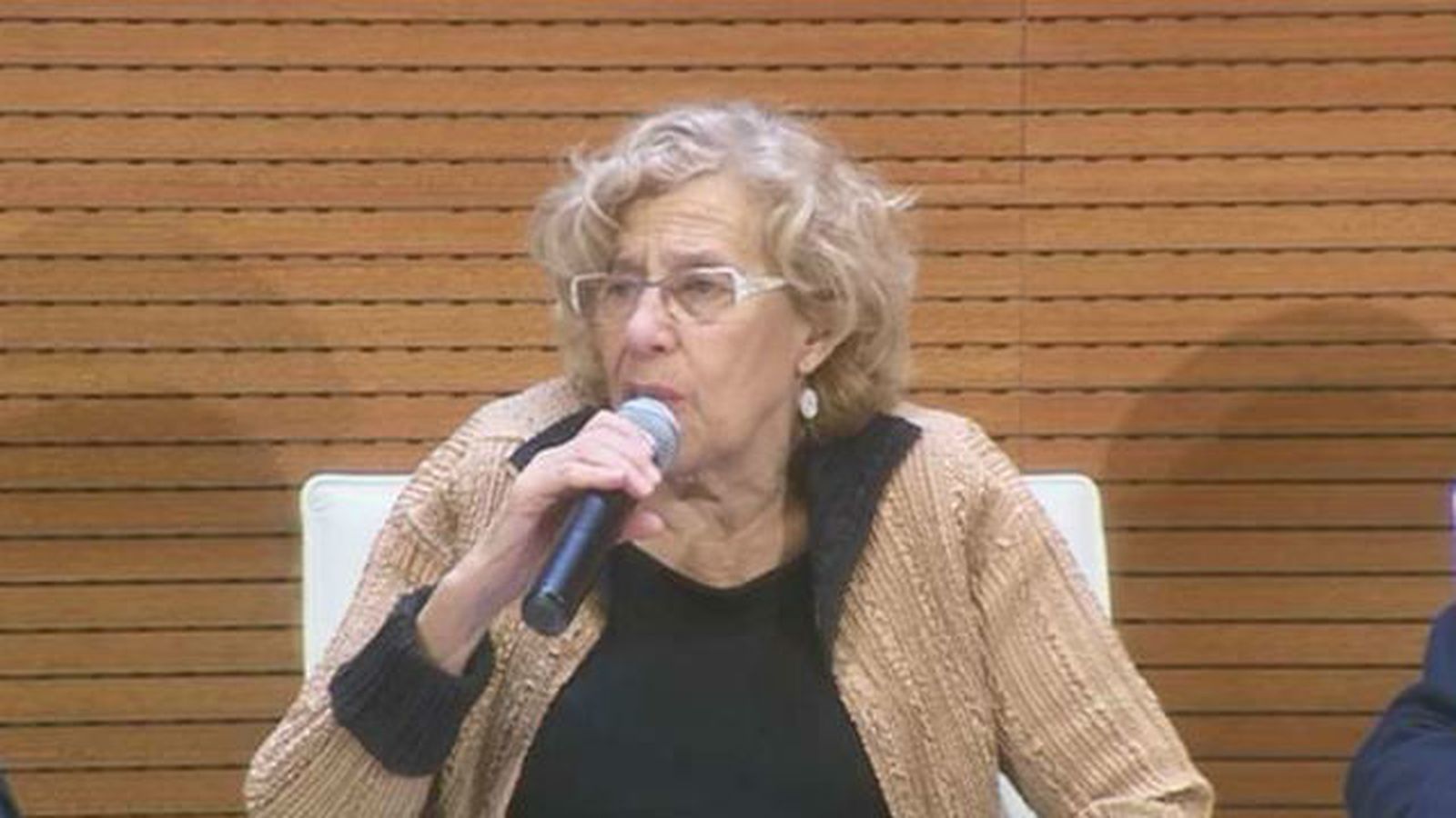 Carmena dice que "evidentemente" Madrid no necesita otro CIE