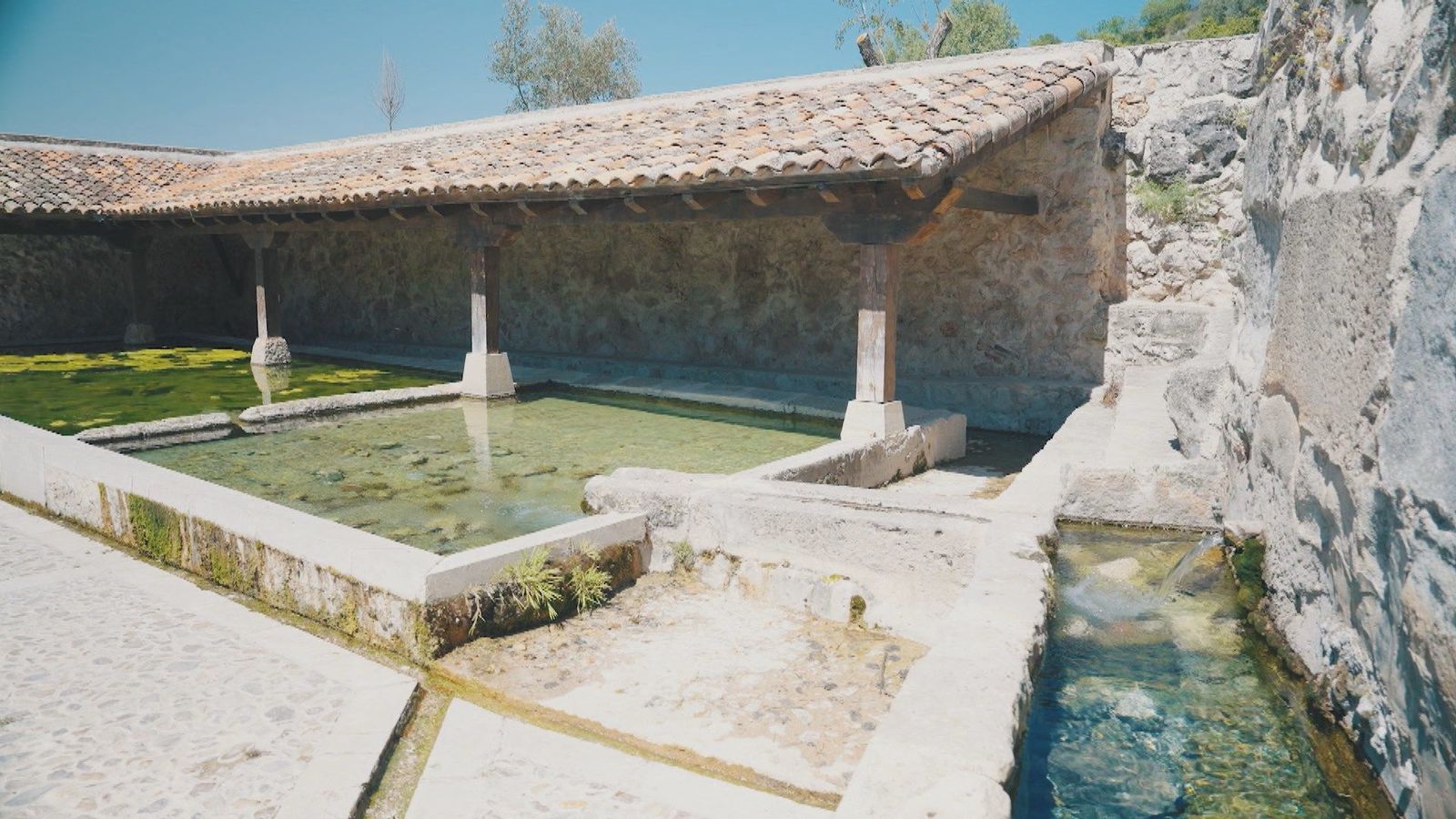 El lavadero de Santorcaz, punto de encuentro de generaciones de mujeres