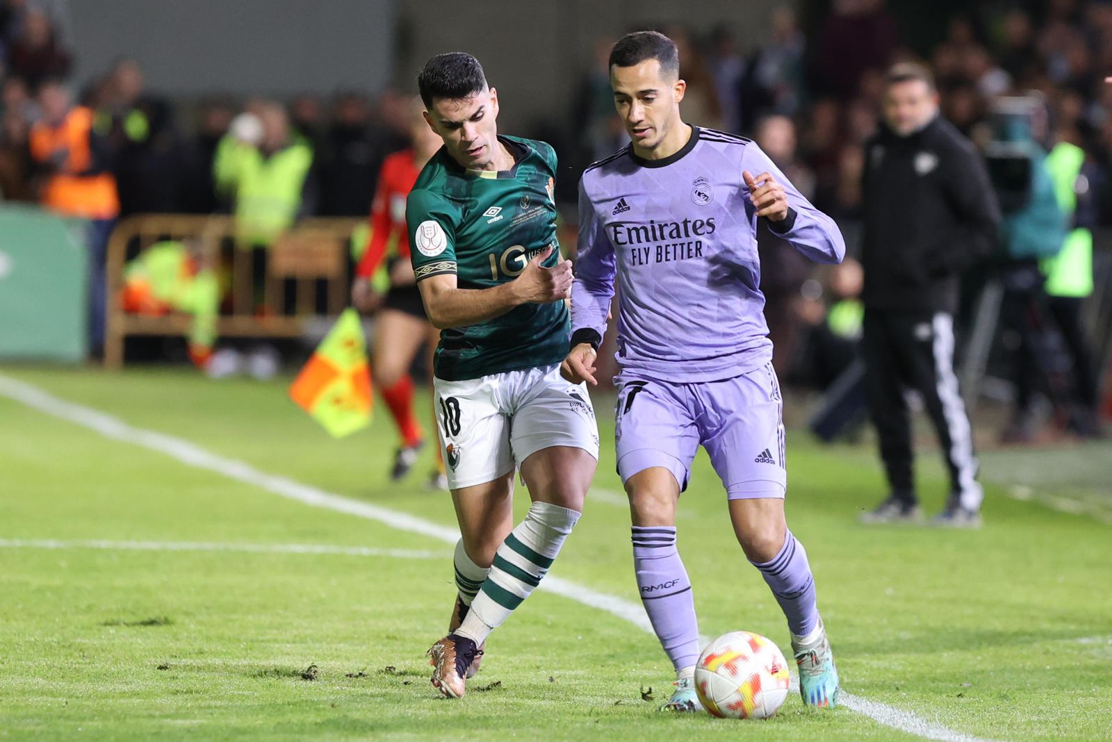 Lucas Vázquez ante el Cacereño