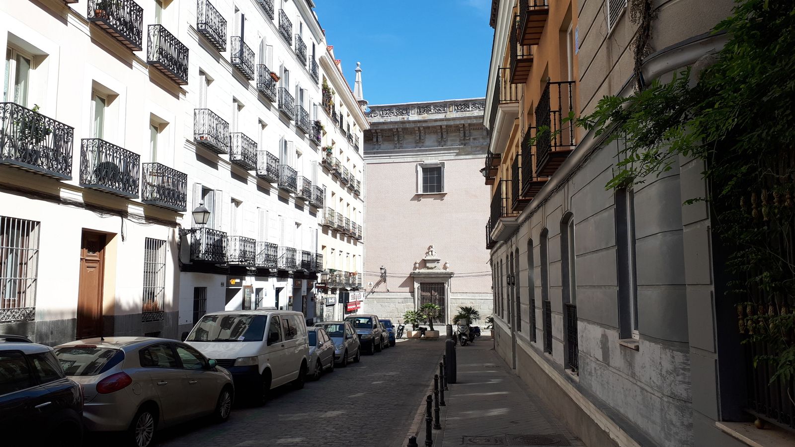 Calle de los Mancebos, al fondo la Iglesia de San Andrés