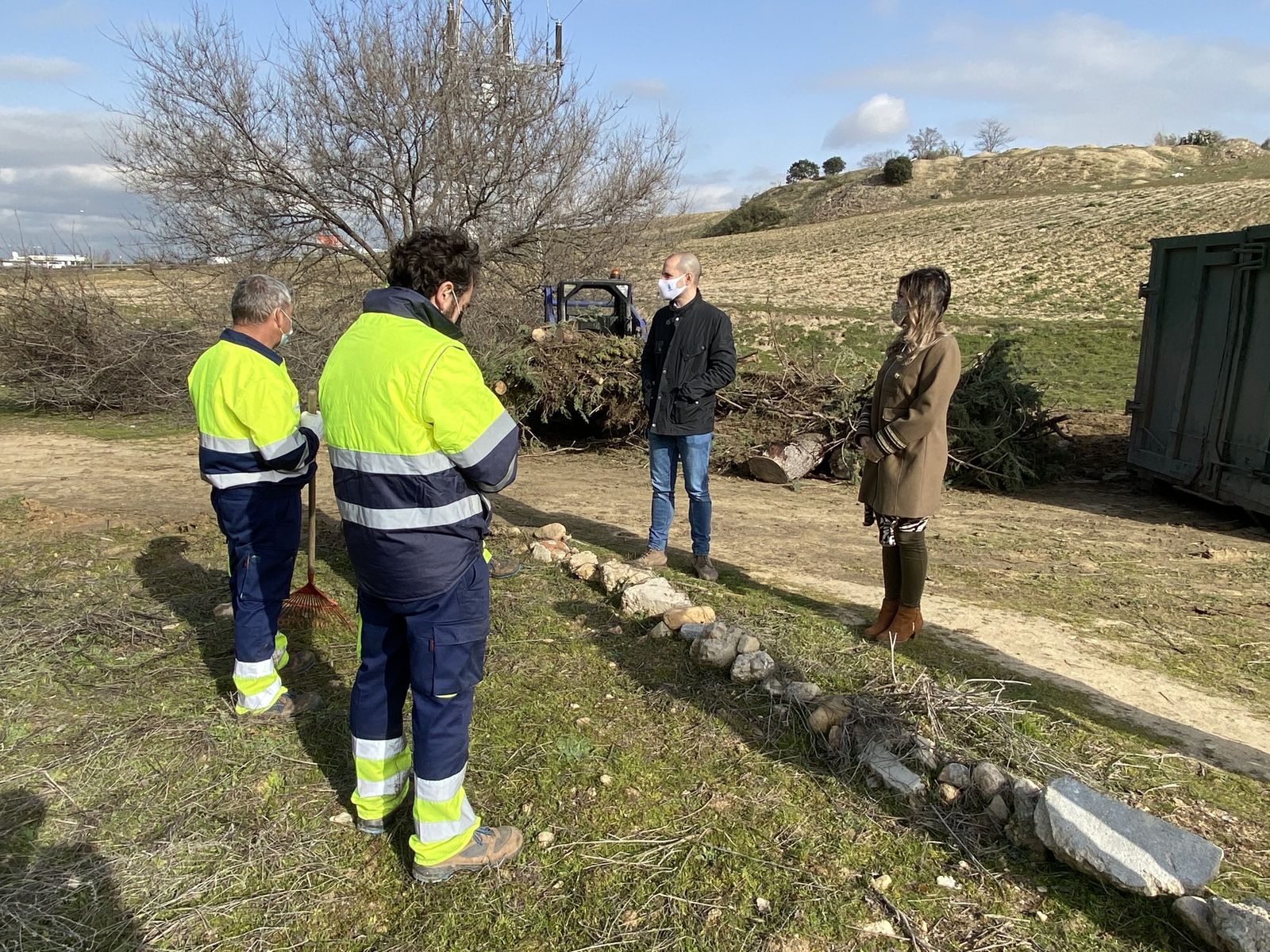 El alcalde de Majadahonda durante la visita a los caminos públicos del municipio