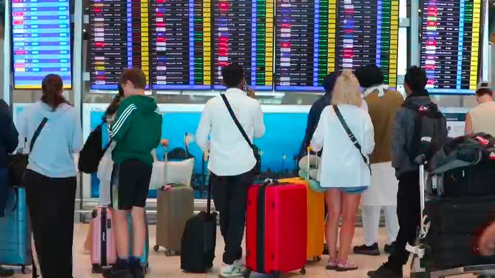 30.000 españoles están atrapados en Oriente Próximo "No sabemos ni cuándo ni cómo nos van a sacar de aquí"