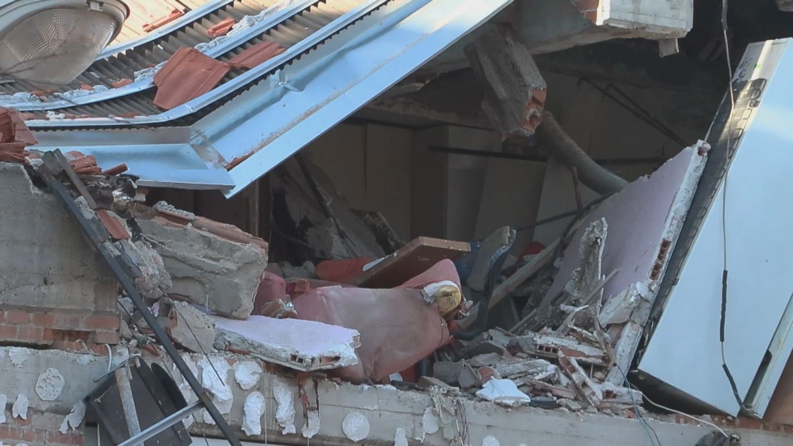 Edificio que sufrió la explosión en la calle Azcoitia, en Carabanchel