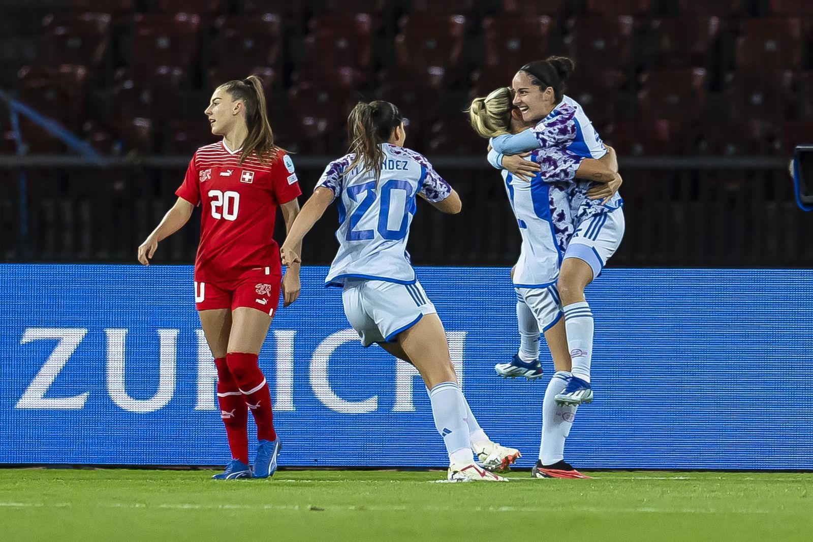 Selección española golea a Suiza