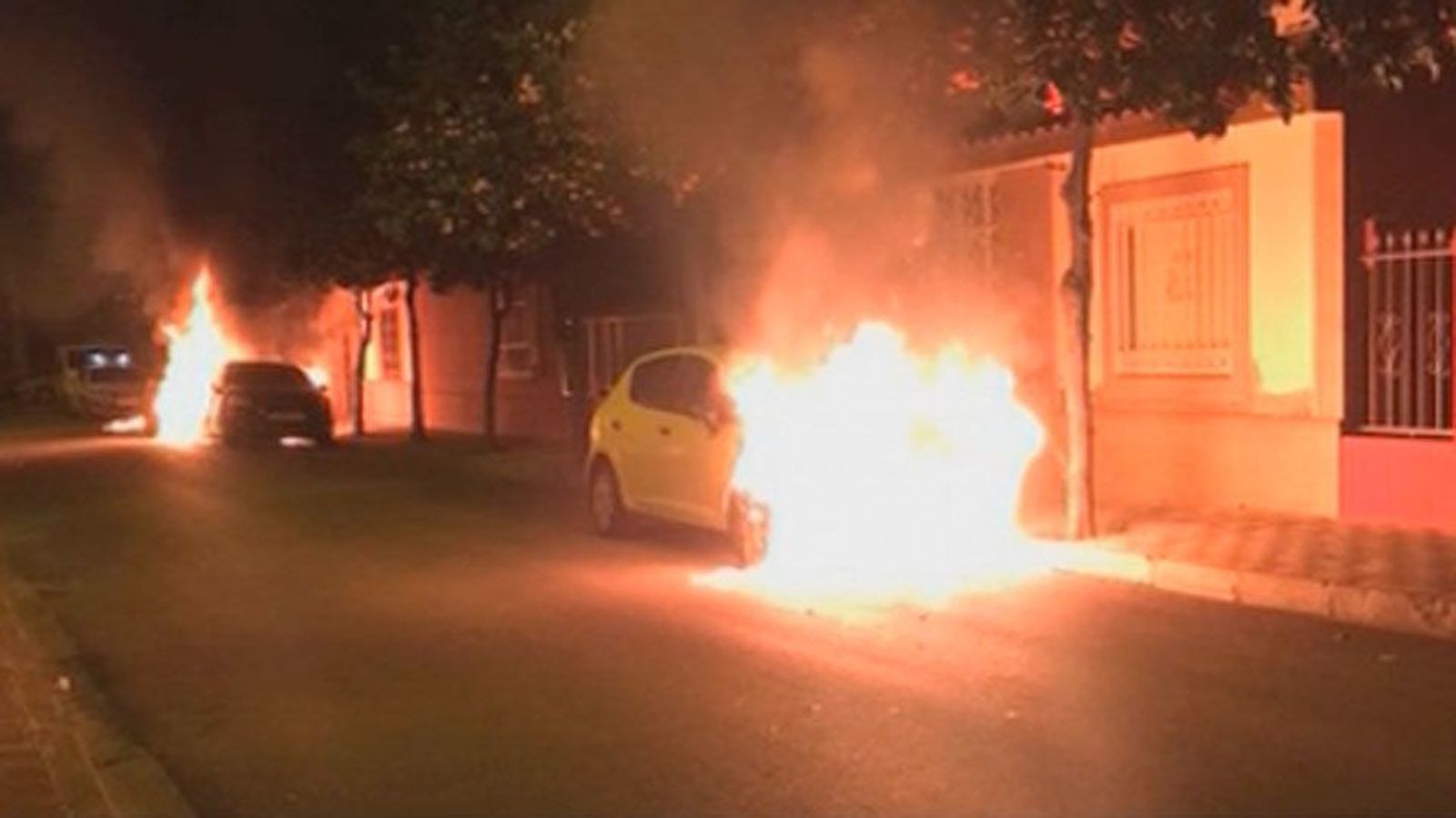 Buscan a un pirómano que ha quemado 14 coches en Dos Hermanas