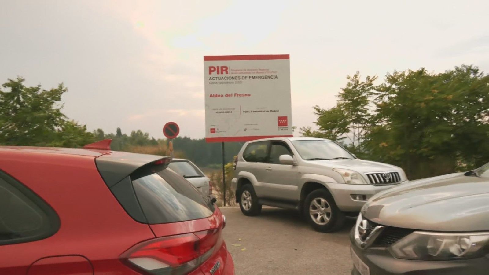 Decenas de vecinos continúan detenidos en sus vehículos por el corte de carreteras en Villa del Prado