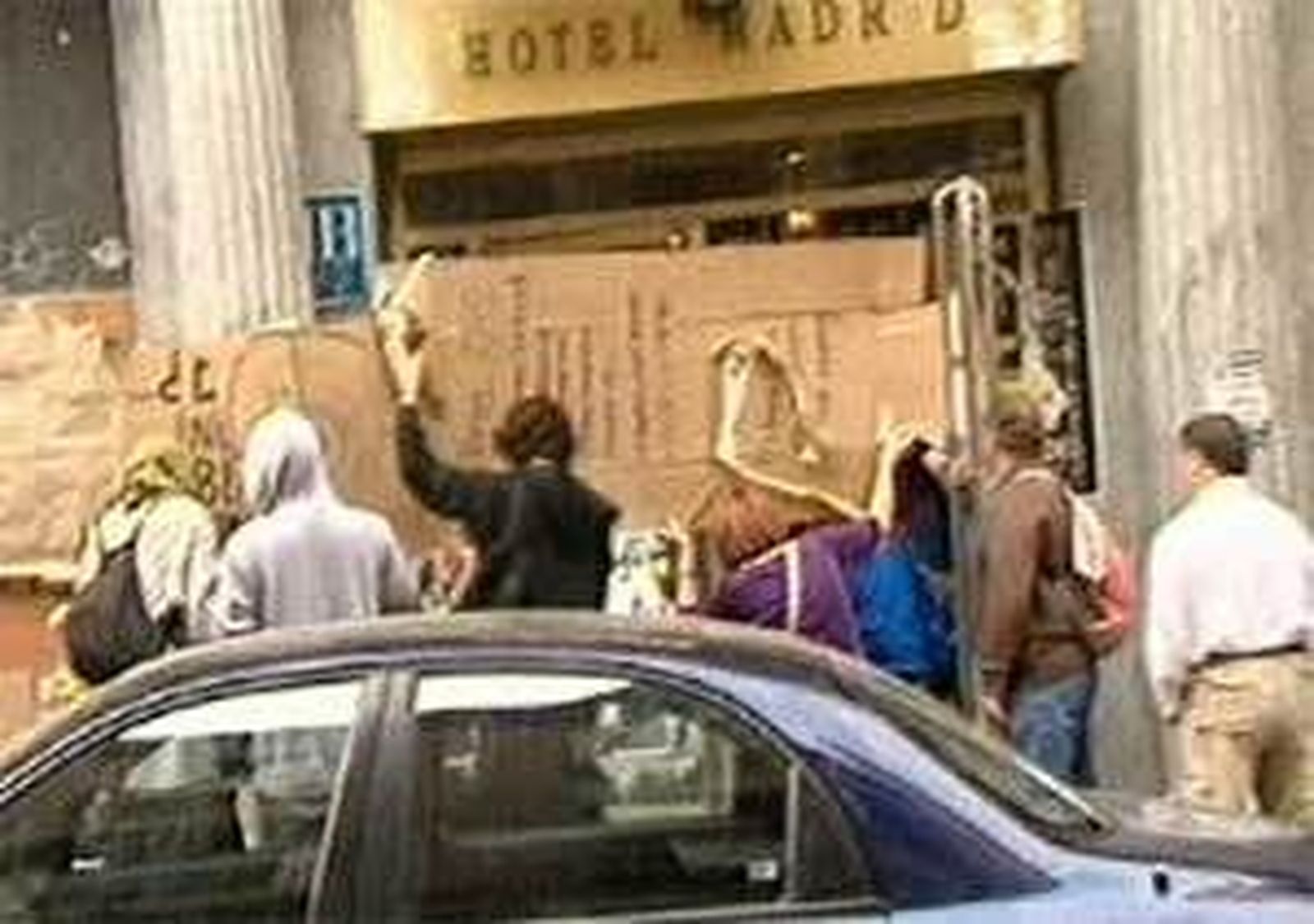 La propietaria del hotel ocupado presenta denuncia ante la Policía