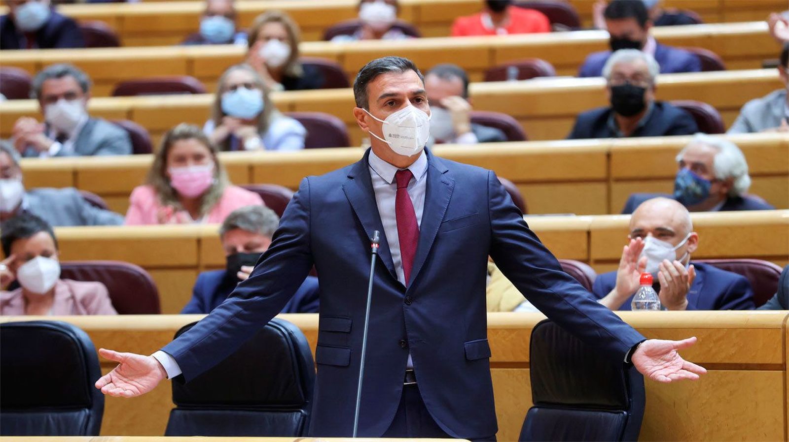 Sánchez defiende su plan "solvente" para abaratar la luz y el PP lo tacha de "timo"