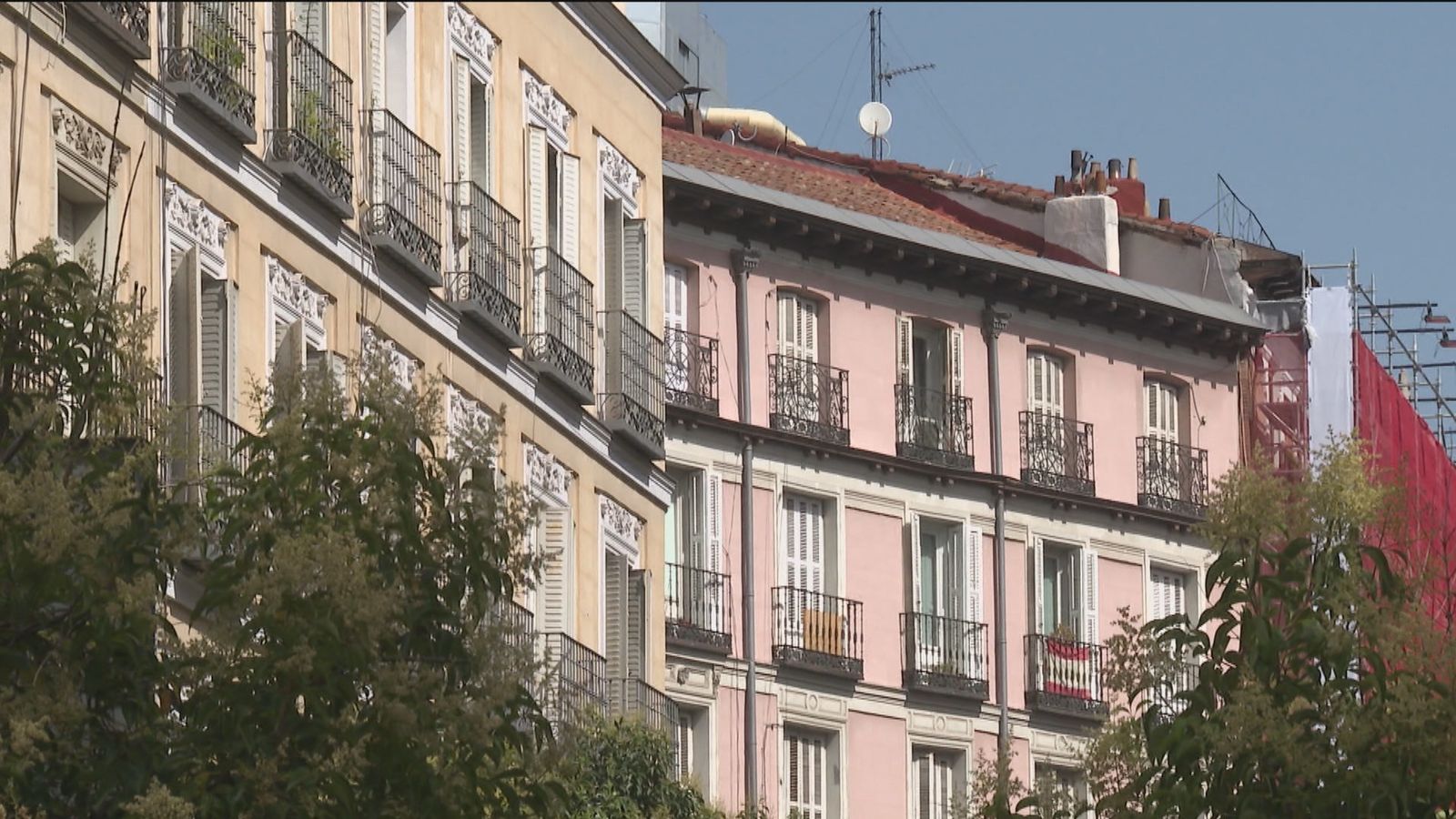 Grandes gestoras de pisos turísticos se hacen pasar por una familia que alquila el piso, lo que significa engañar e infringir la ley