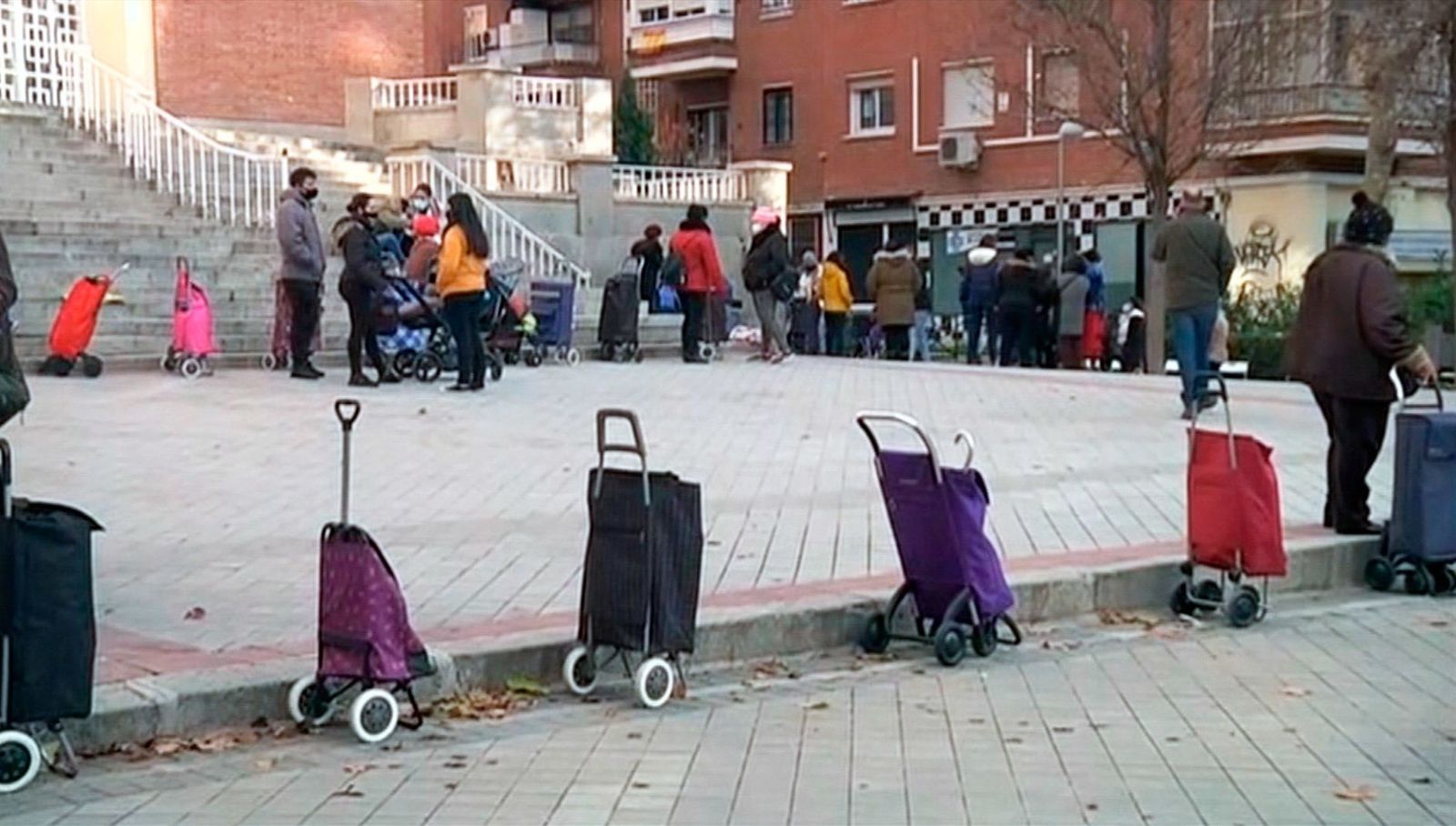 Vuelven las colas del hambre a Madrid