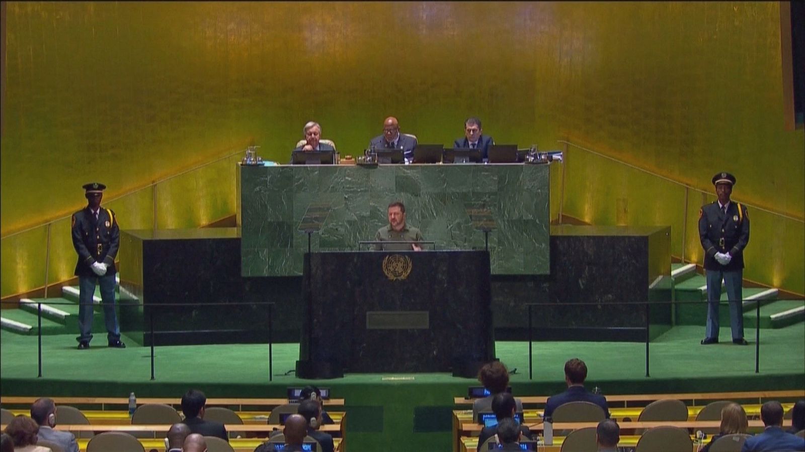 Zelenski acusa a Rusia de genocidio ante la ONU