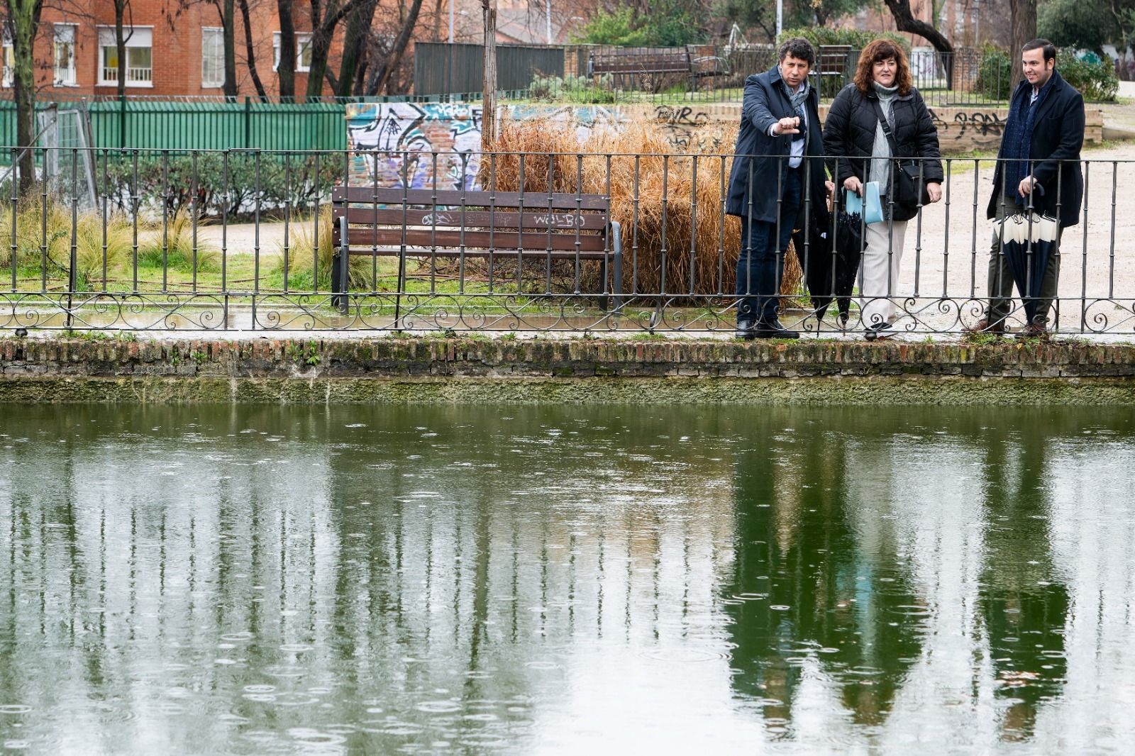 Visita municipal al recuperado estanque histórico de Gilitos, en Alcalá de Henares