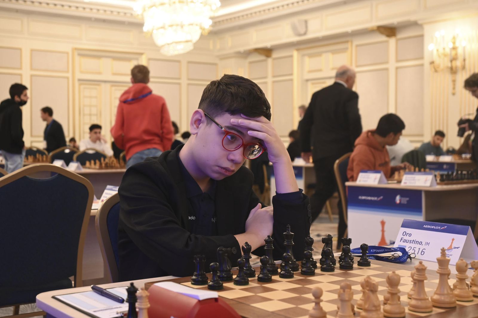 El argentino Faustino Oro, de 12 años, jugando con negras en el Aeroflot Open de Moscú