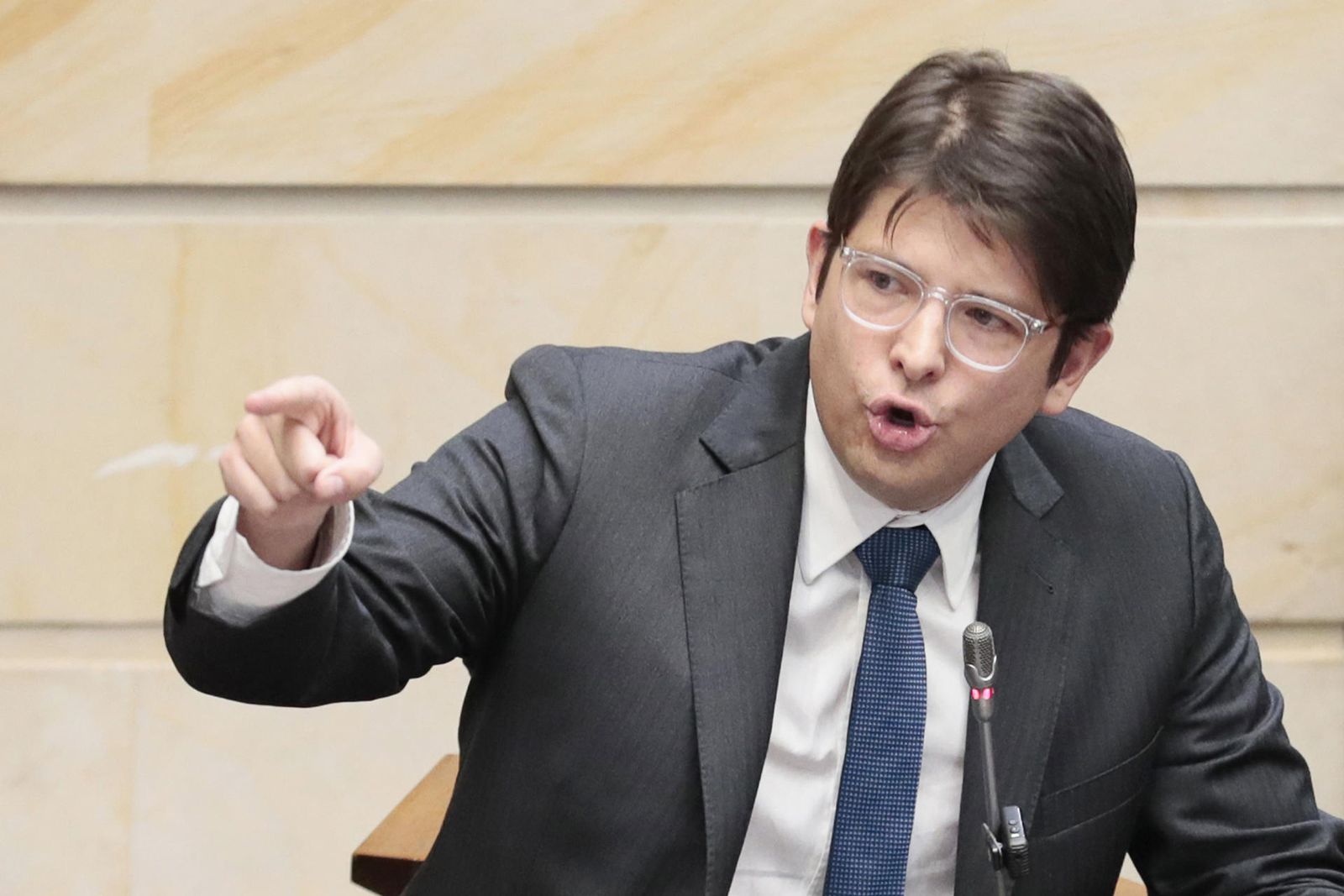Conmoción en Colombia por el intento de asesinato en plena calle del senador Miguel Uribe