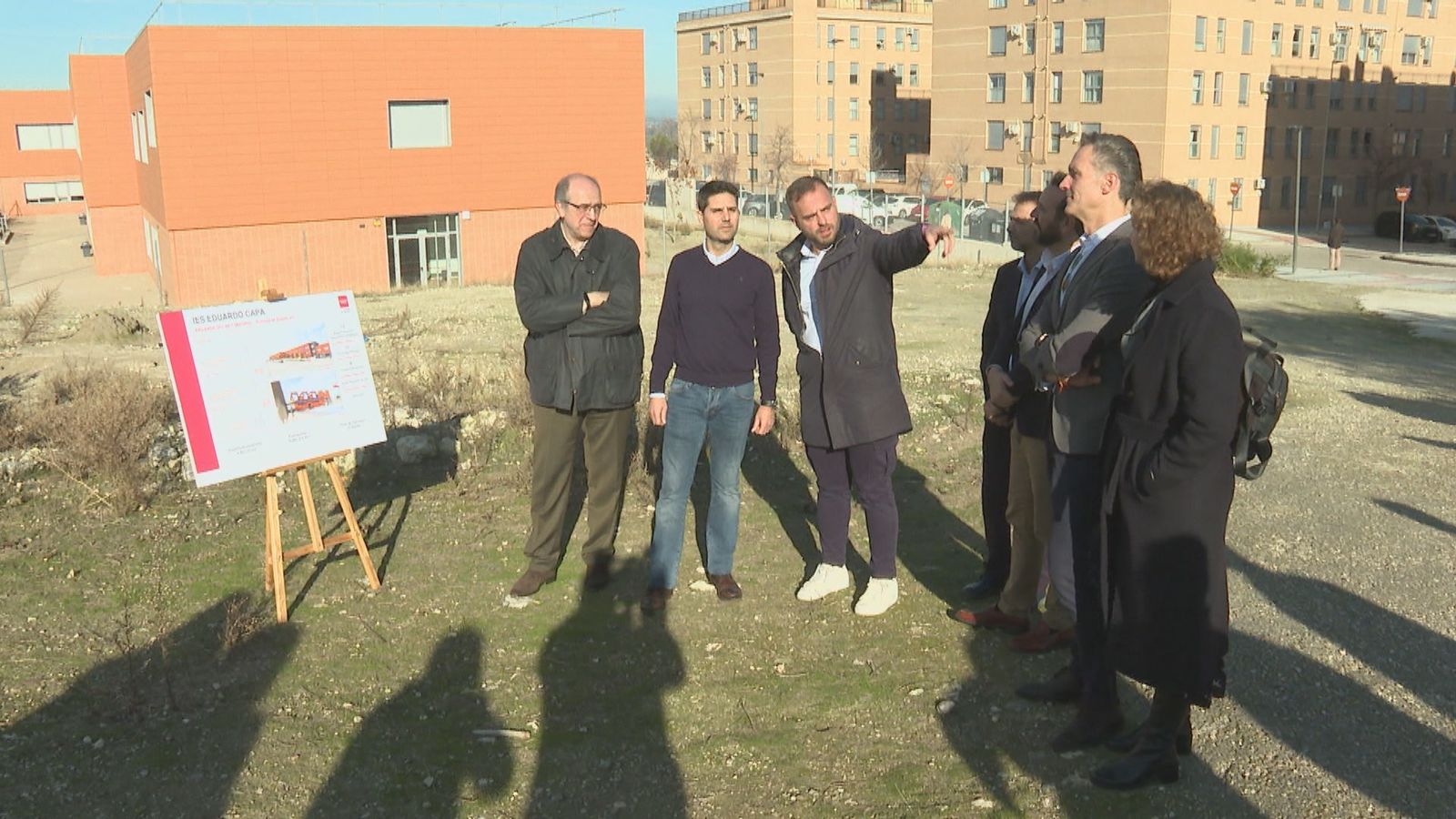 El alcalde de Arganda  y el consejero de Educación en la presentación de la ampliación del IES Eduardo Capa