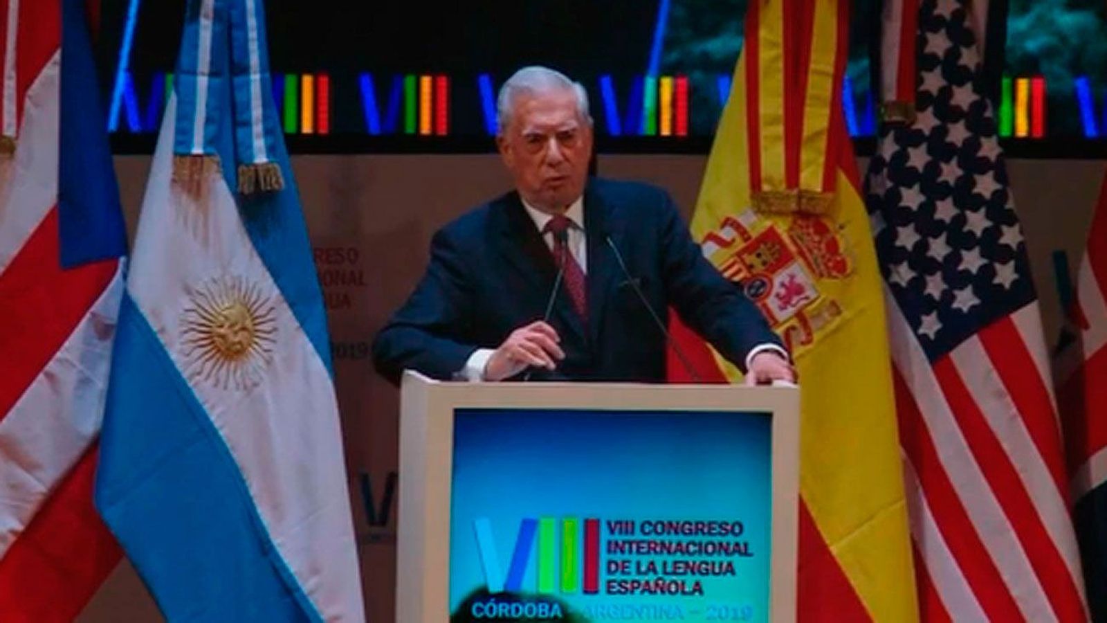 Vargas Llosa dice que López Obrador "se tendría que haber mandado la carta a él mismo"