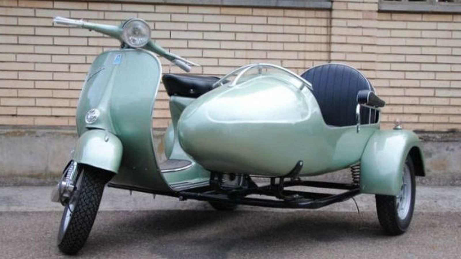 El Museo del Ferrocarril acoge mañana una exposición de Vespas clásicas