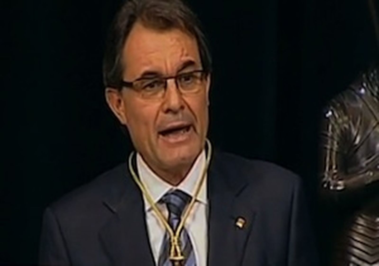 Mas, investidura