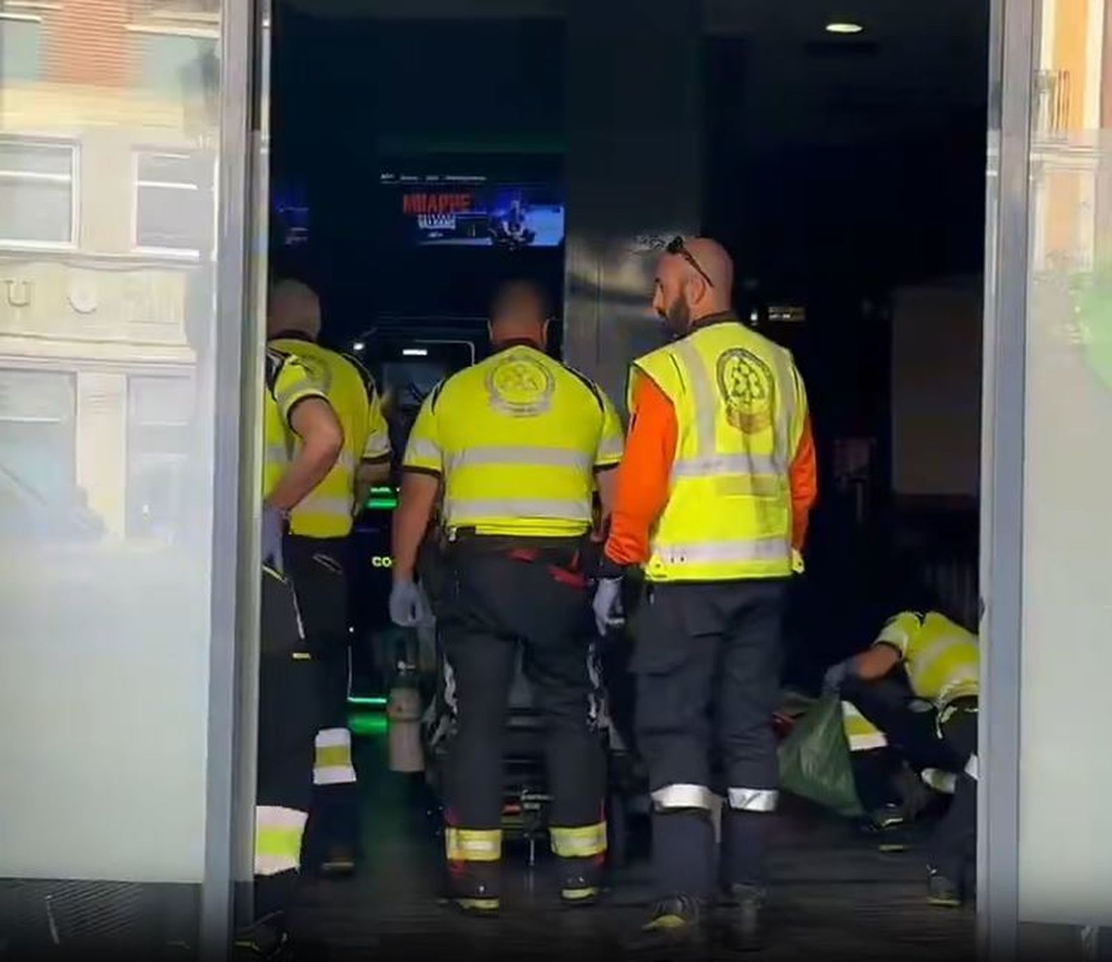 Servicios de Emergencias atienden a un hombre herido por arma blanca en Lavapiés