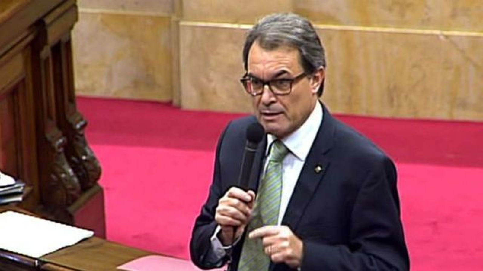Mas: "Es de cobardes usar el Constitucional para un trabajo que debería ser político"