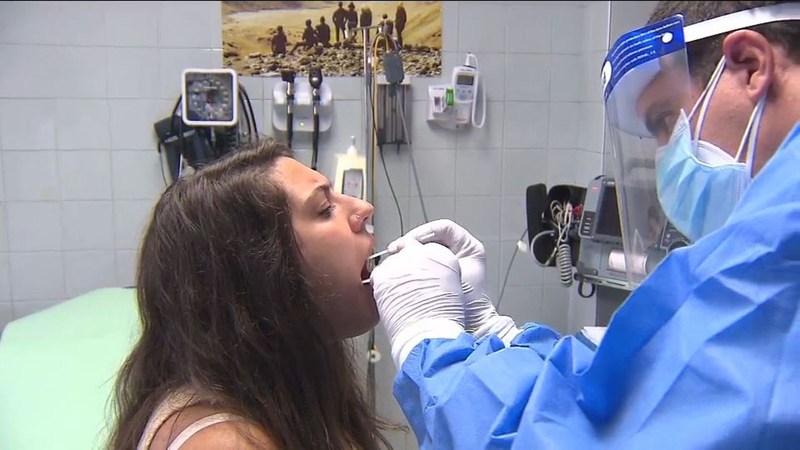 Los laboratorios duplican la realización de PCR para viajar los jueves y viernes