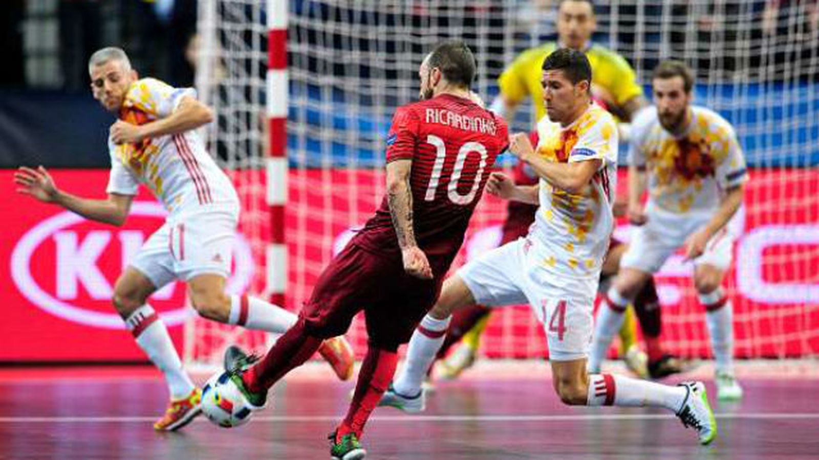 Ricardinho ante España
