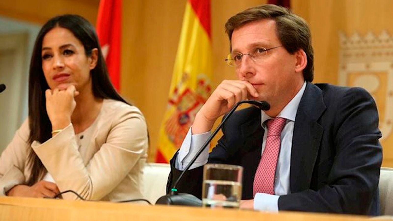 El alcalde de Madrid, José Luis Martínez-Almeida, con la vicealcaldesa, Begoña Villacís
