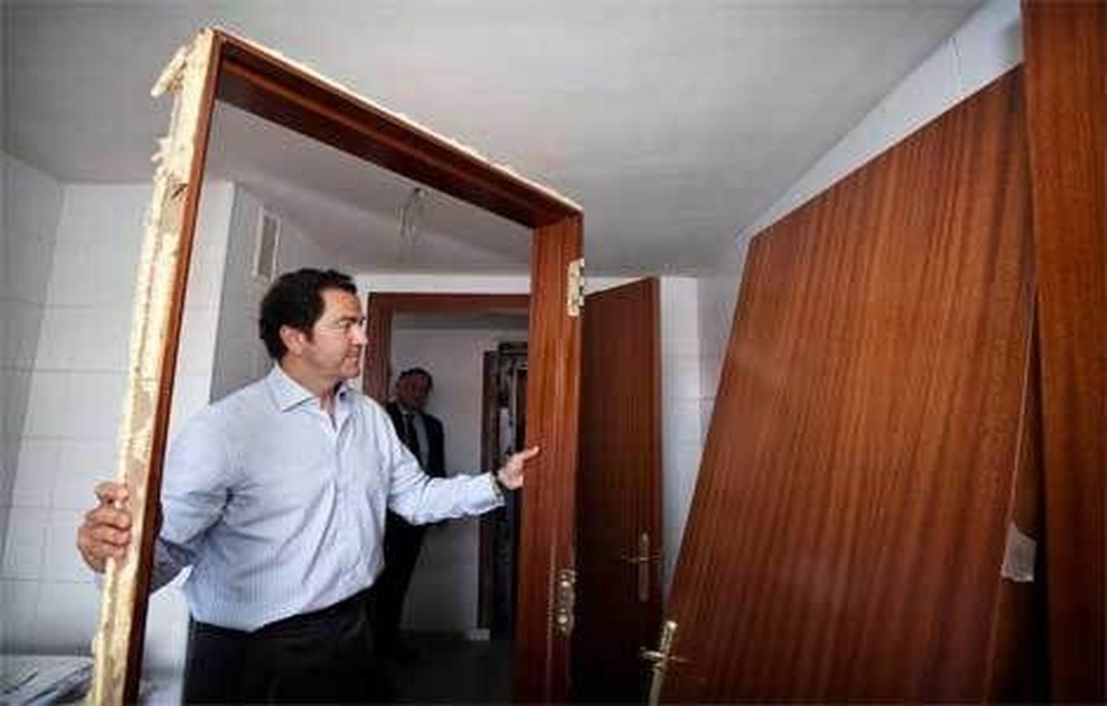 La Comunidad repara 100 viviendas sociales que entregará en junio a familias desahuciadas