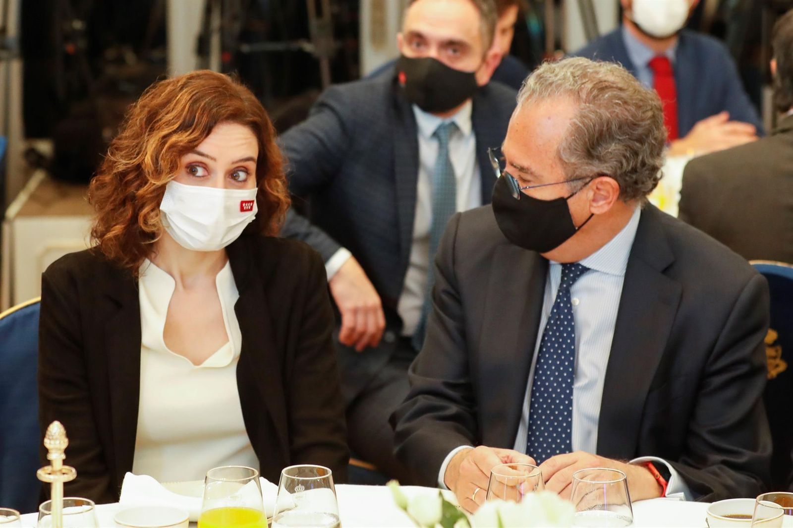 Isabel Díaz Ayuso y Enrique Ossorio en un desayuno informativo de Nueva Economía Forum