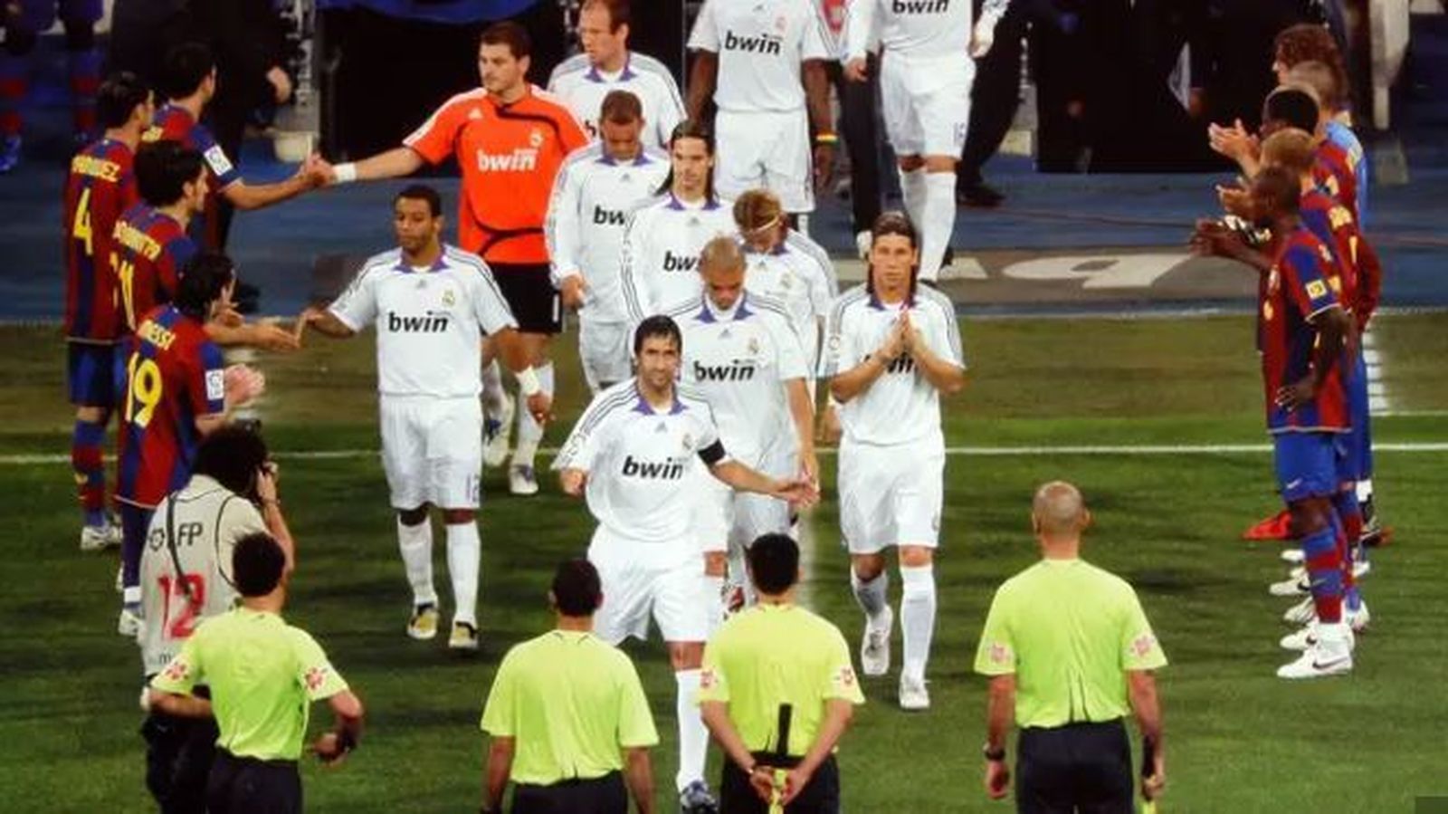 Pasillo del Barça al Real Madrid