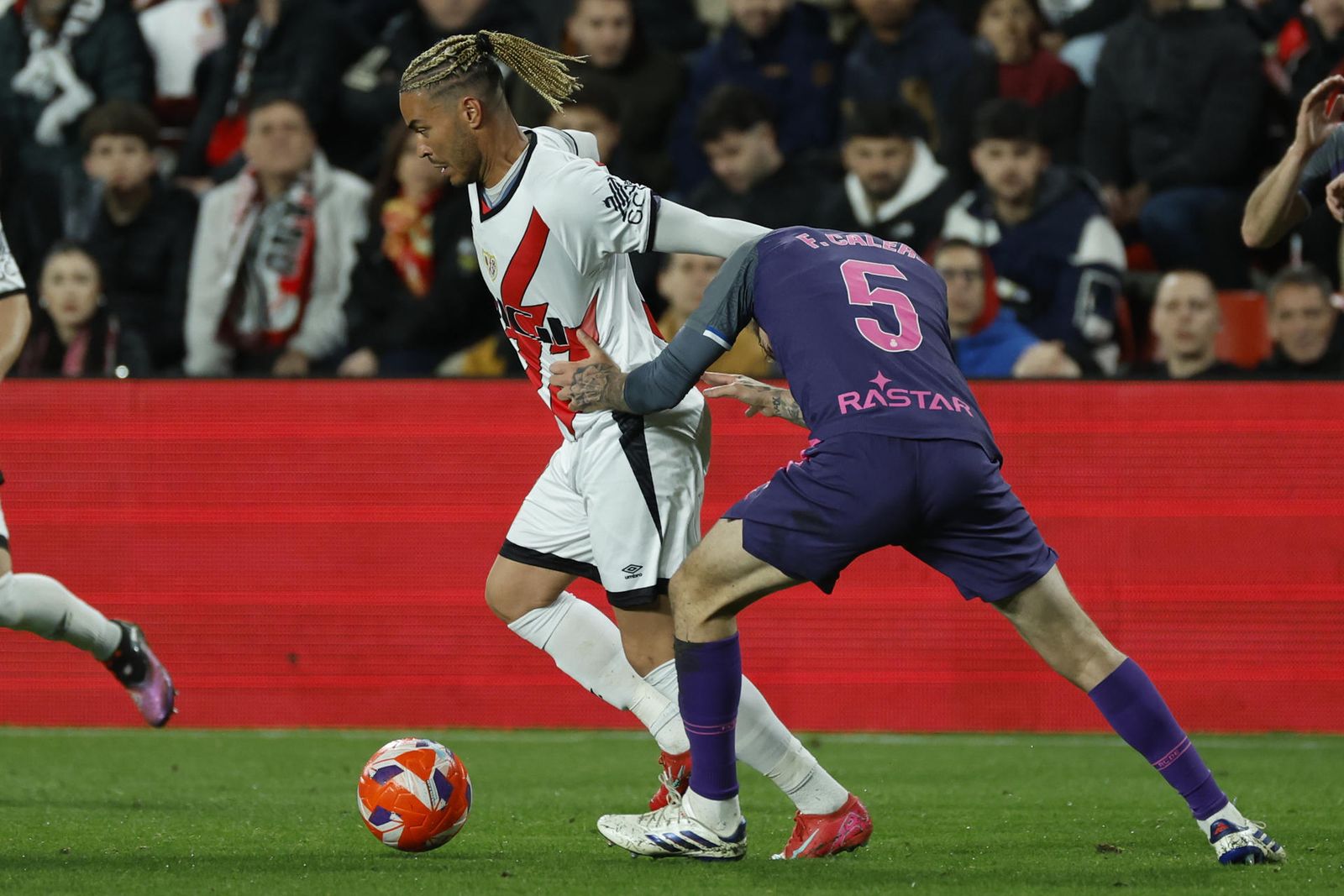 Raúl de Tomás ante el Espanyol