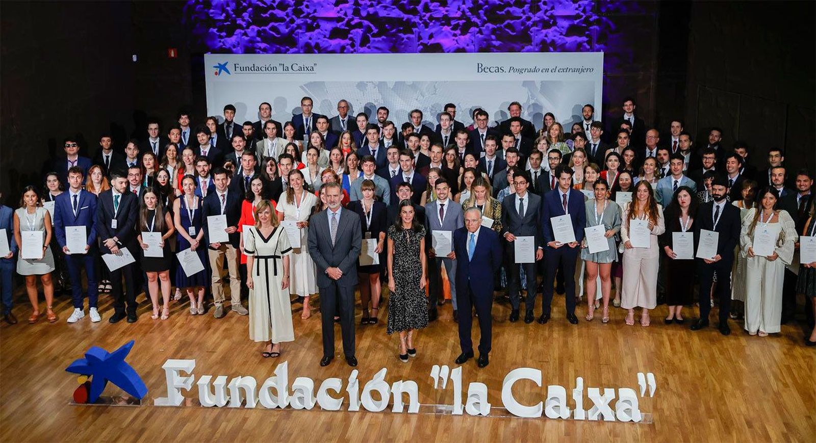 Los reyes presiden la entrega de becas postgrado de la Fundación La Caixa
