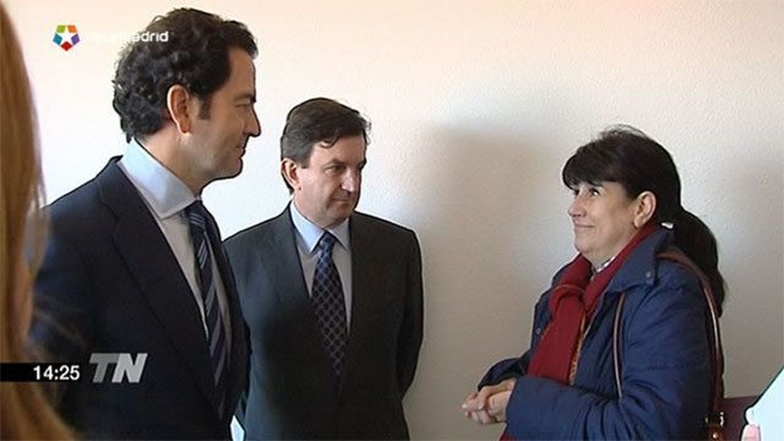 Cavero entrega en Parla una de las 320 viviendas del  IVIMA para familias necesitadas