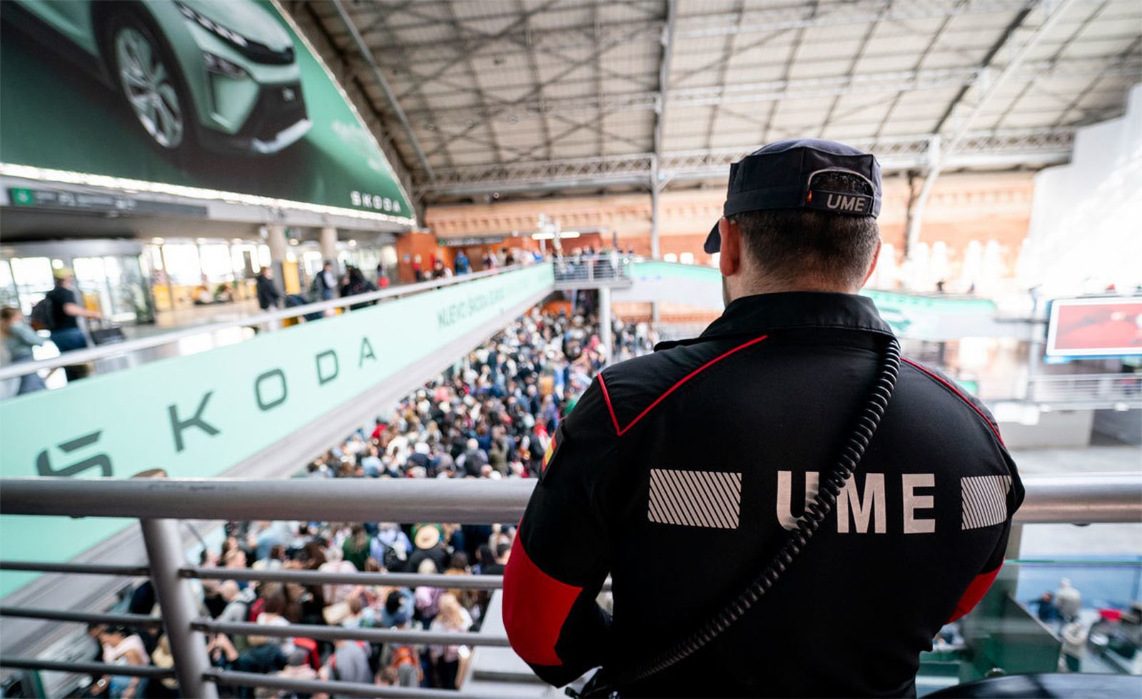 Soldado de la UME en la estación de  de Atocha-Almudena Grandes