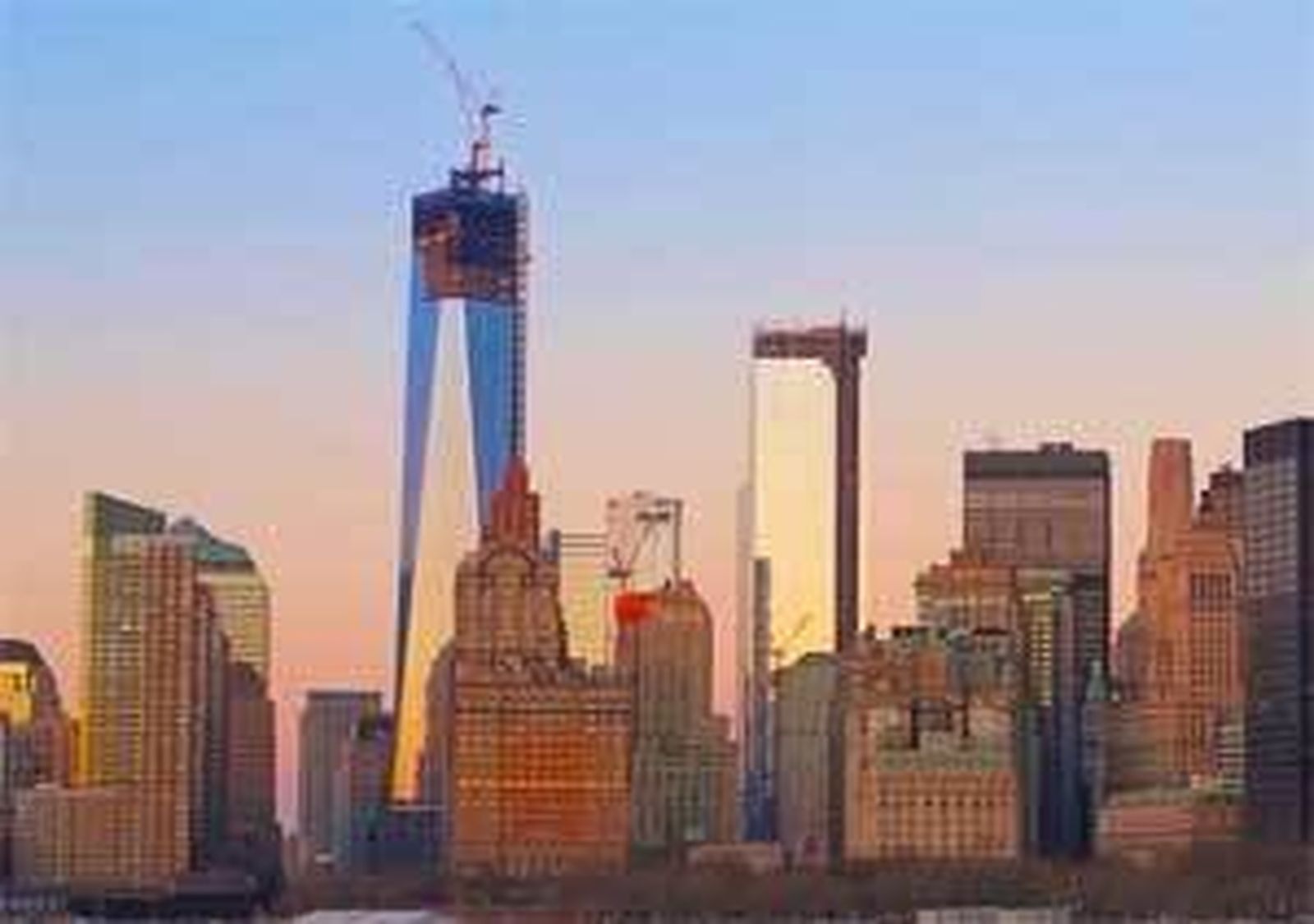 El One World Trade Center toca el cielo de Nueva York 11 años después del 11S