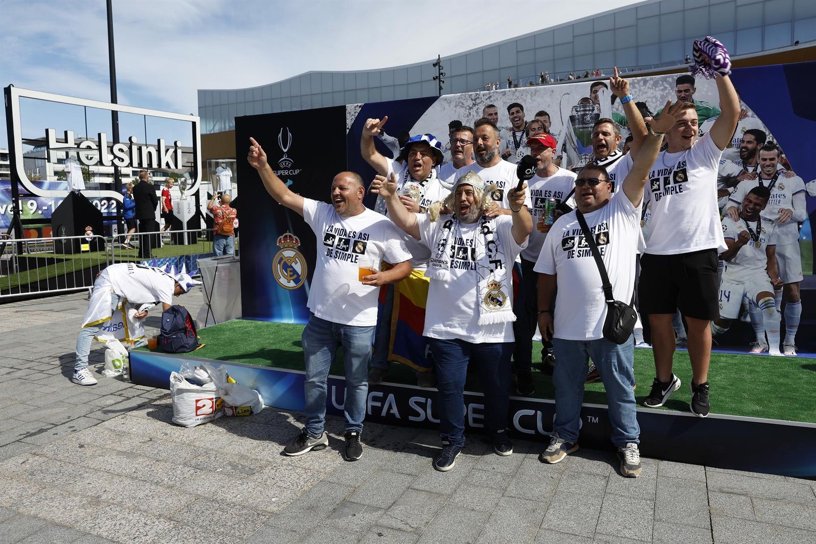 Aficionados del Real Madrid toman las calles de Helsinki