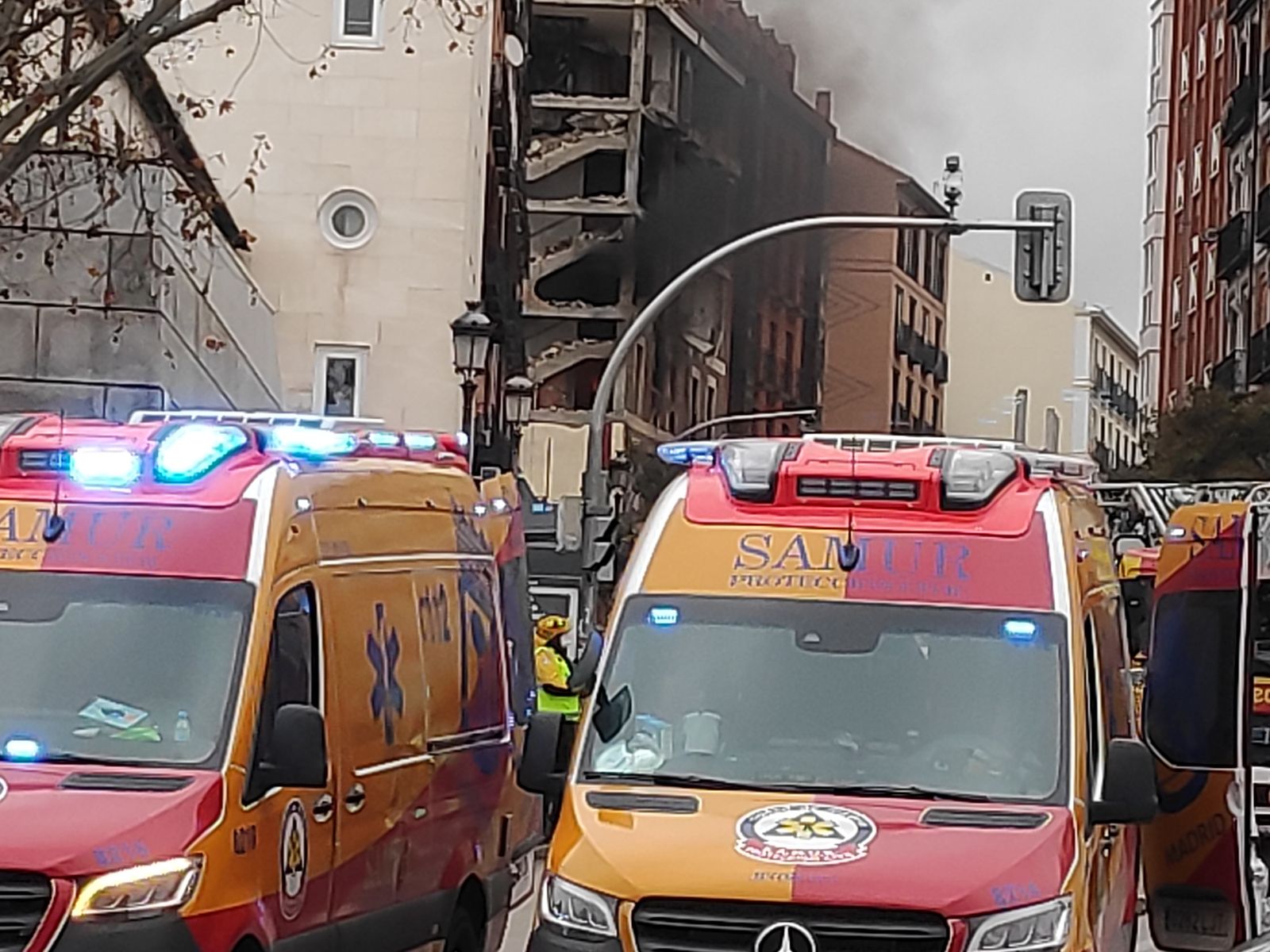 Equipos de emergencia en el lugar de la explosión
