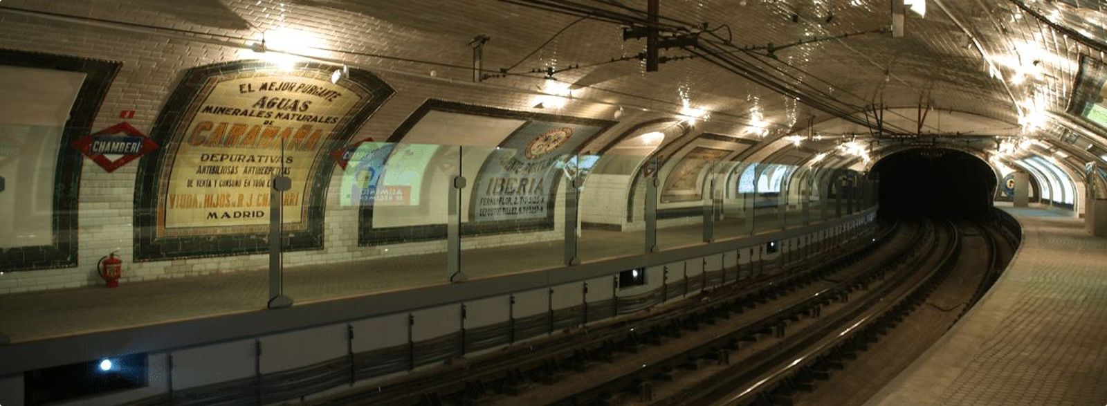 Andenes de la estación de Metro de Chamberí