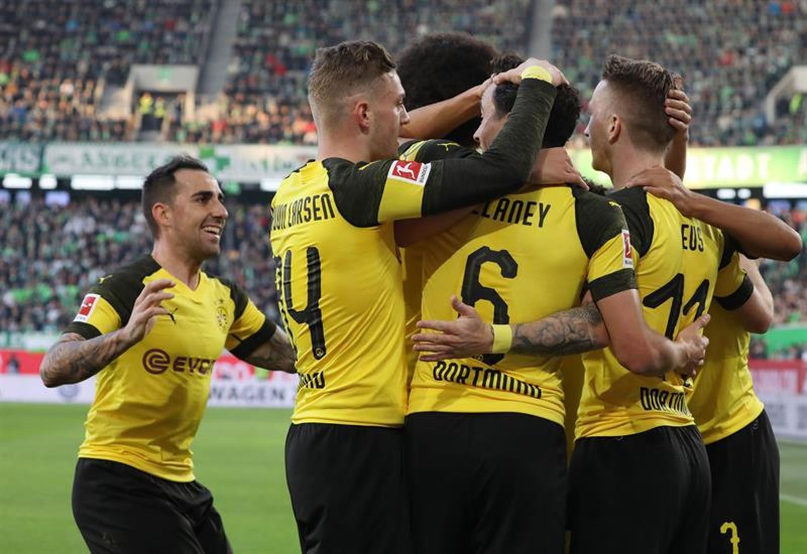 Jugadores del Borussia Dortmund festejan un gol