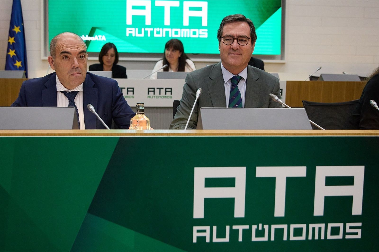 CEOE y ATA insisten en enmarcar en los convenios la reducción de la jornada laboral