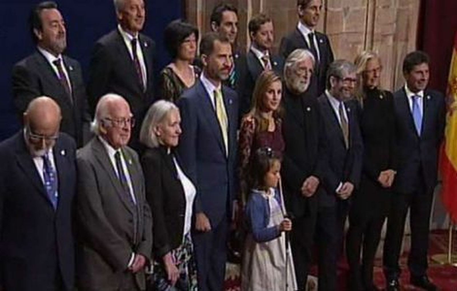 Una niña ciega protagoniza la "foto de familia" de los Premios Príncipe