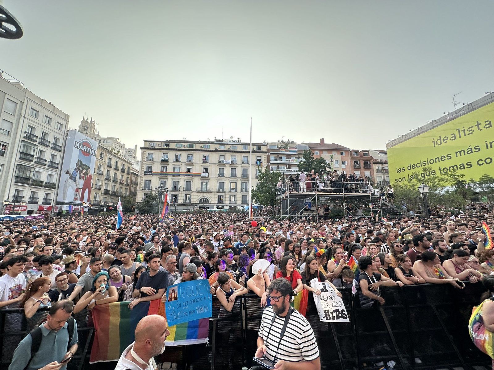 Arrancan las fiestas del Orgullo con el pregón de las protagonistas de 'Te estoy amando locamente'
