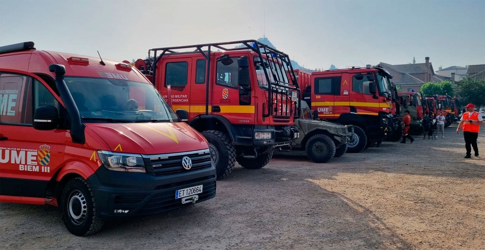 Efectivos de la Unidad Militar de Emergencias (UME) en el incendio de Artesa de Segre (Lleida)