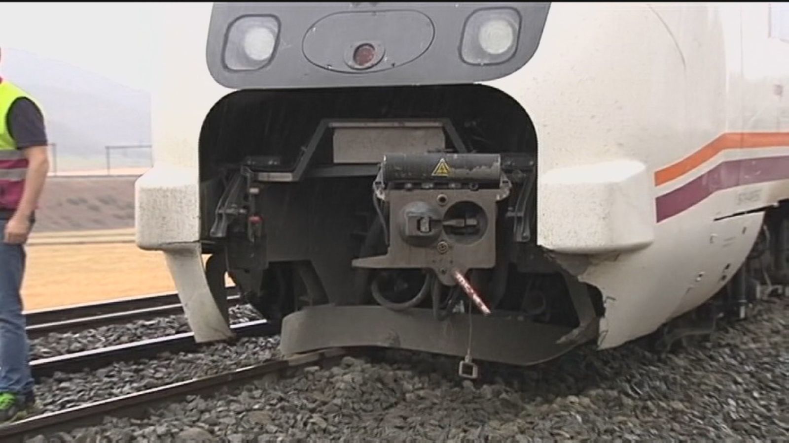 Cinco heridos al descarrilar un tren por las lluvias en Almansa, Albacete