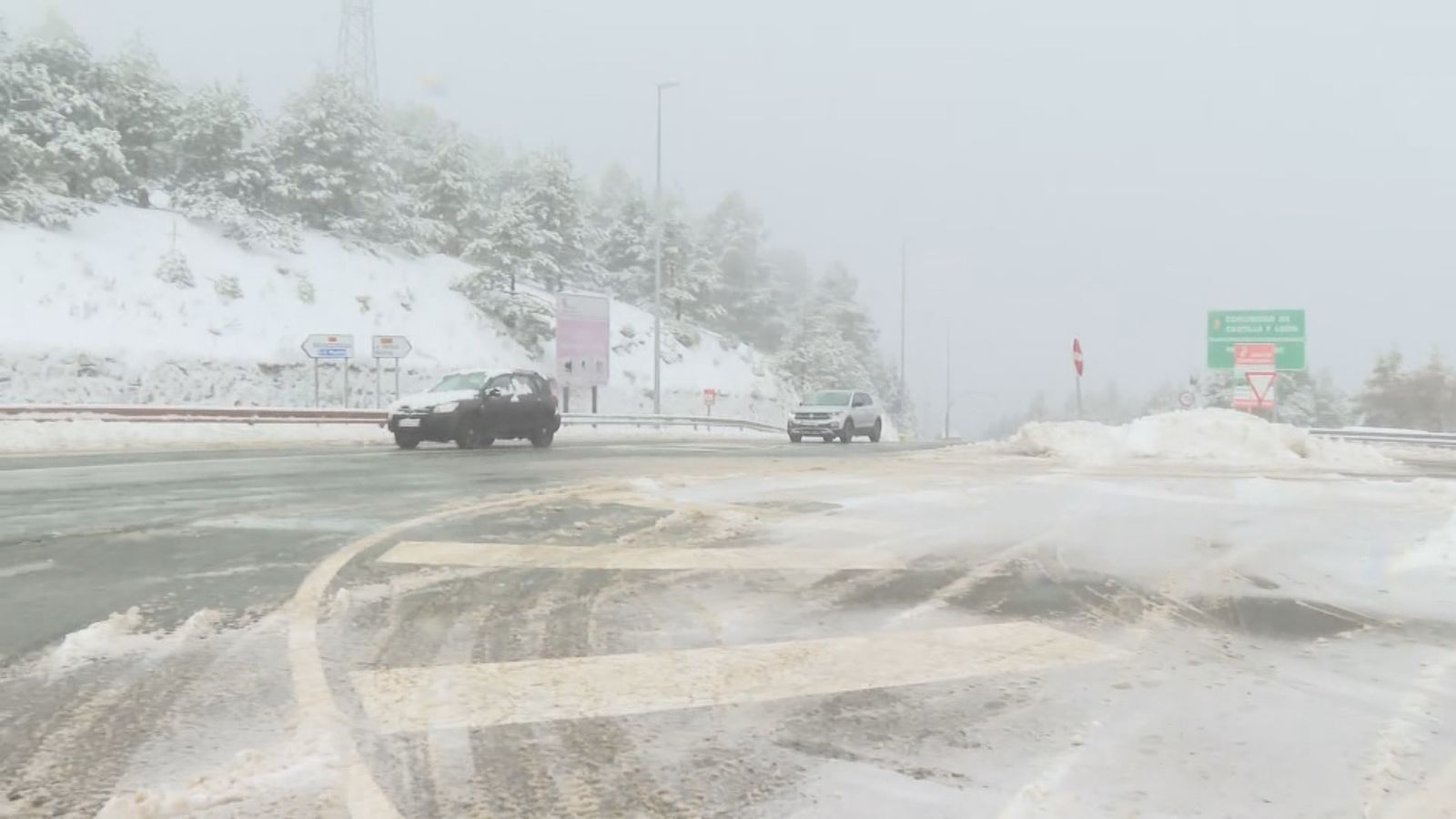 Carretera nevada en Navacerrada