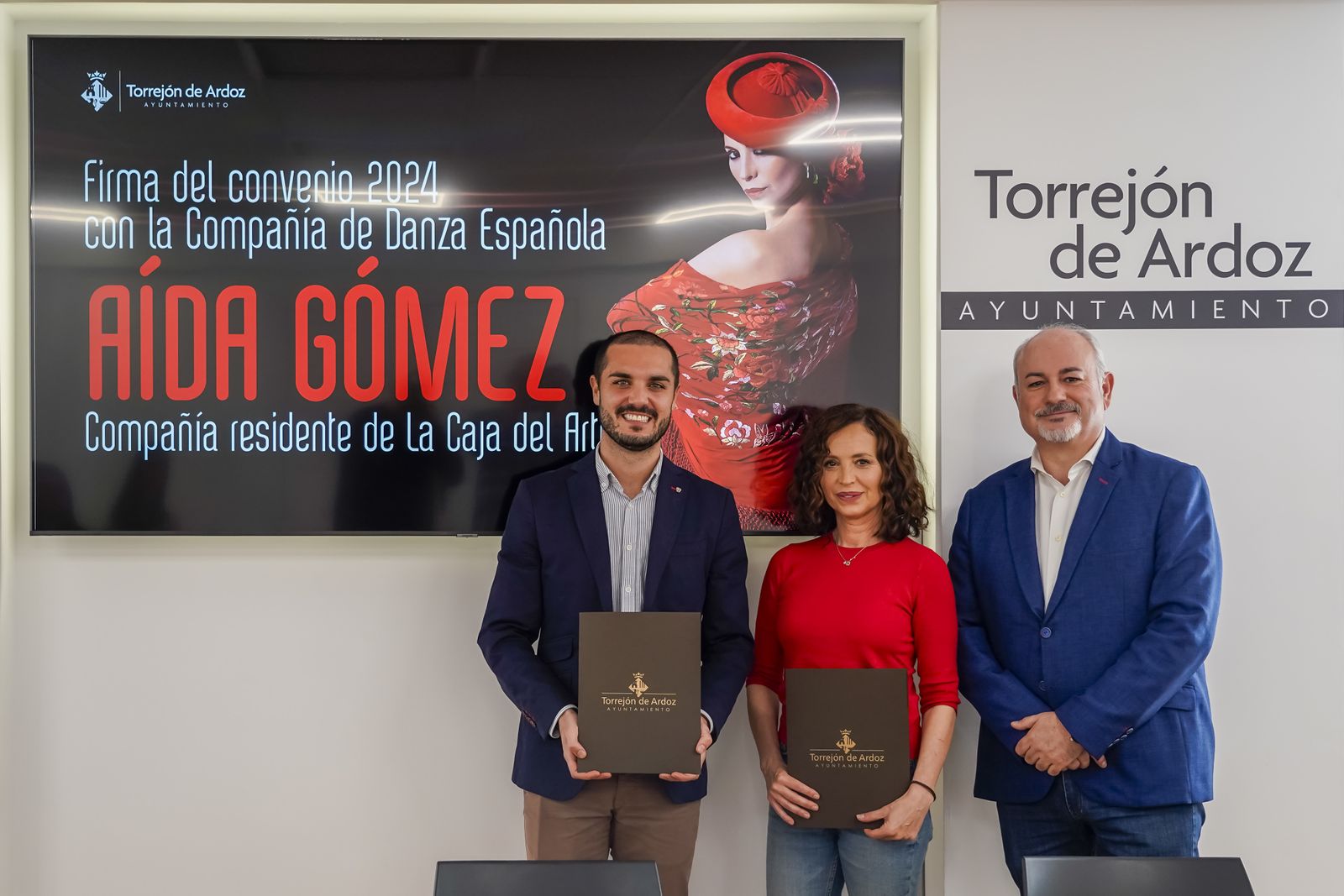 Firma del convenio de la Compañía Danza Española Aída Gómez y el Ayuntamiento de Torrejón