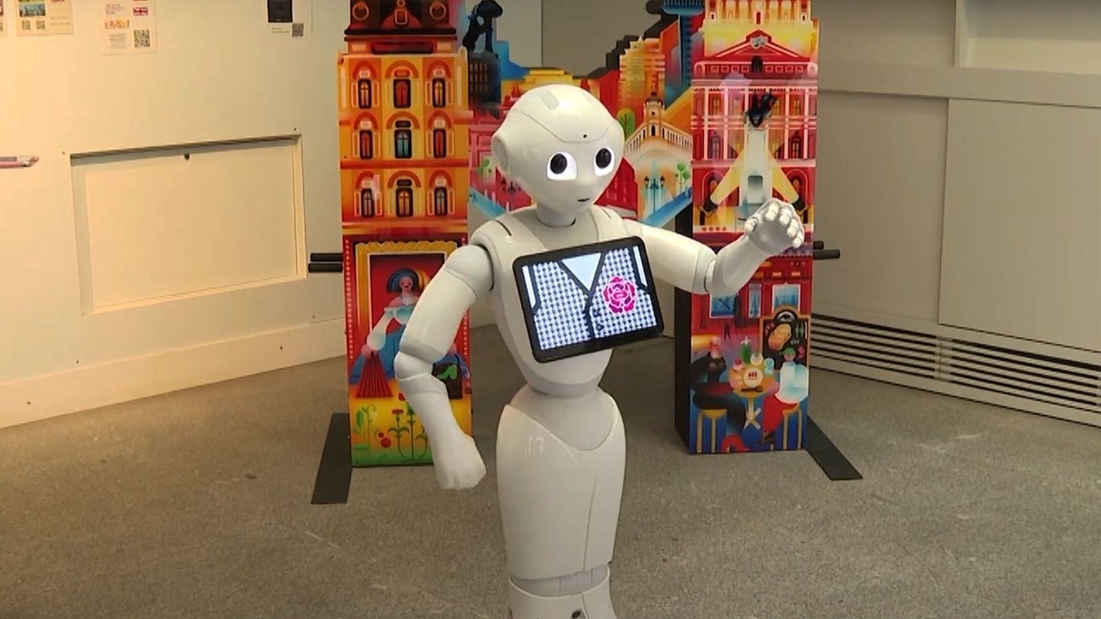Pichi, el robot encargado de recibir a los turistas que llegan a Madrid