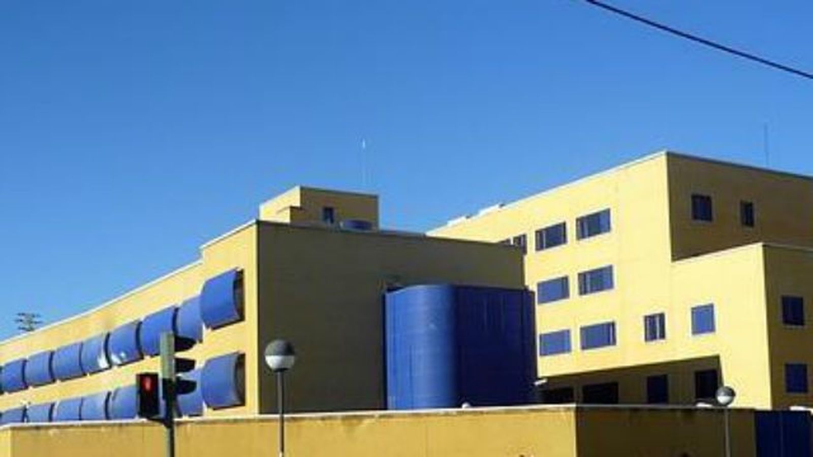 La Policía busca a siete inmigrantes que se escaparon del CIE de Aluche