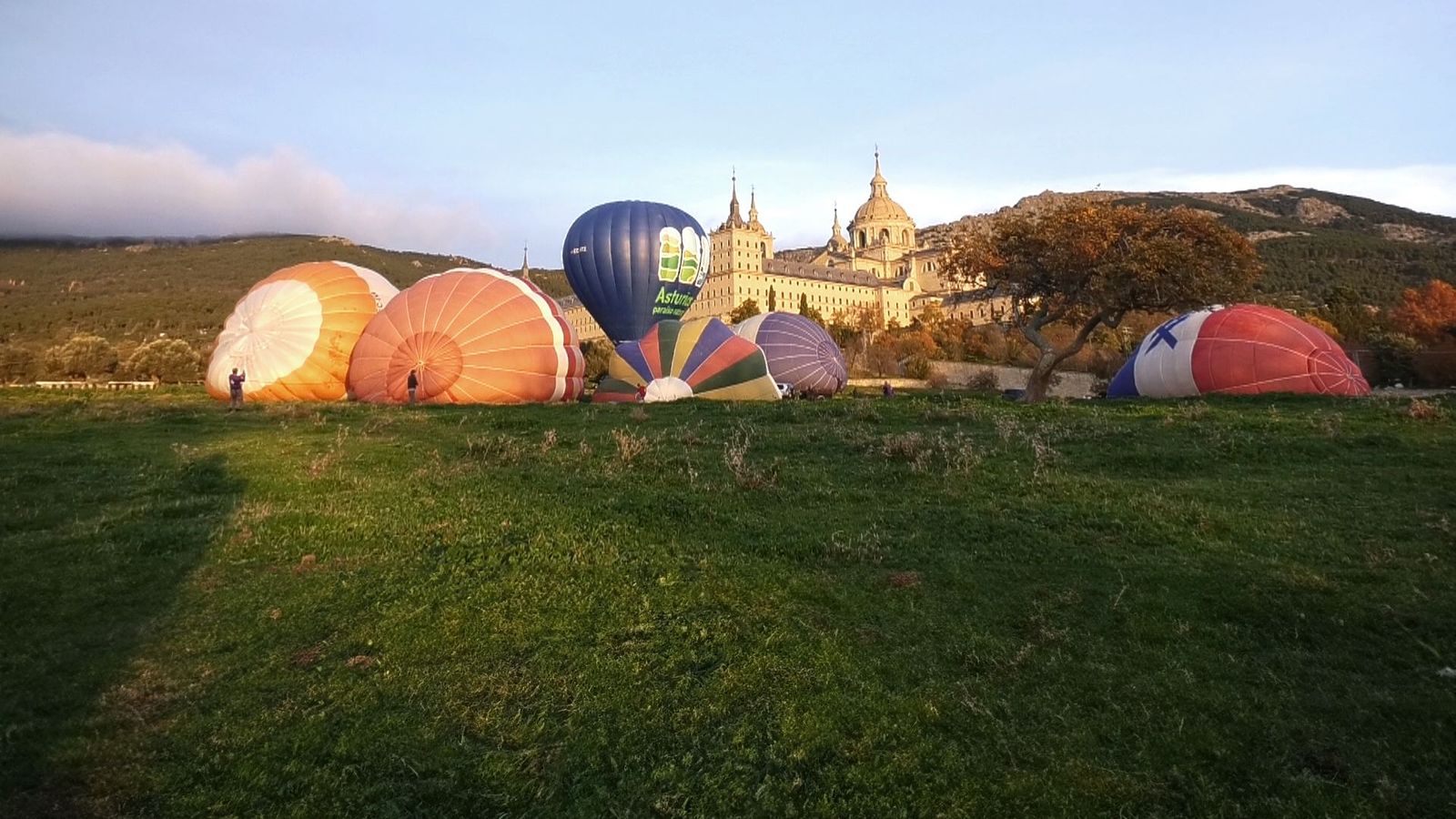 Arrancan las II Jornadas del Patrimonio de San Lorenzo de El Escorial con una exhibición de globos aerostáticos